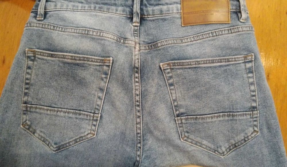 Calças masculinas de ganga (marca Lefties)