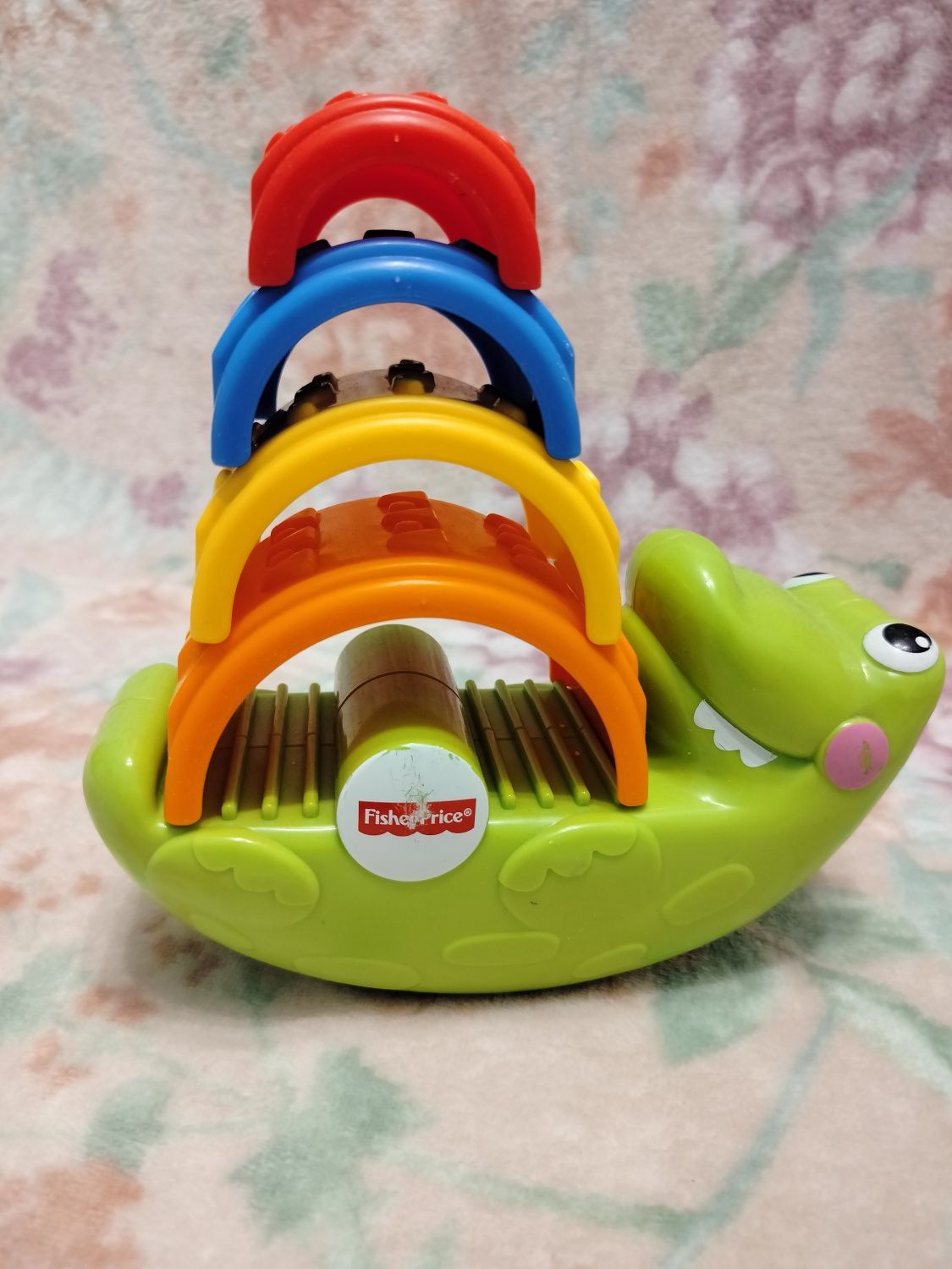 Rozkołysany krokodyl Fisher Price piramida