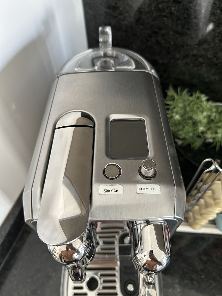 Máquina Nespresso creatista plus