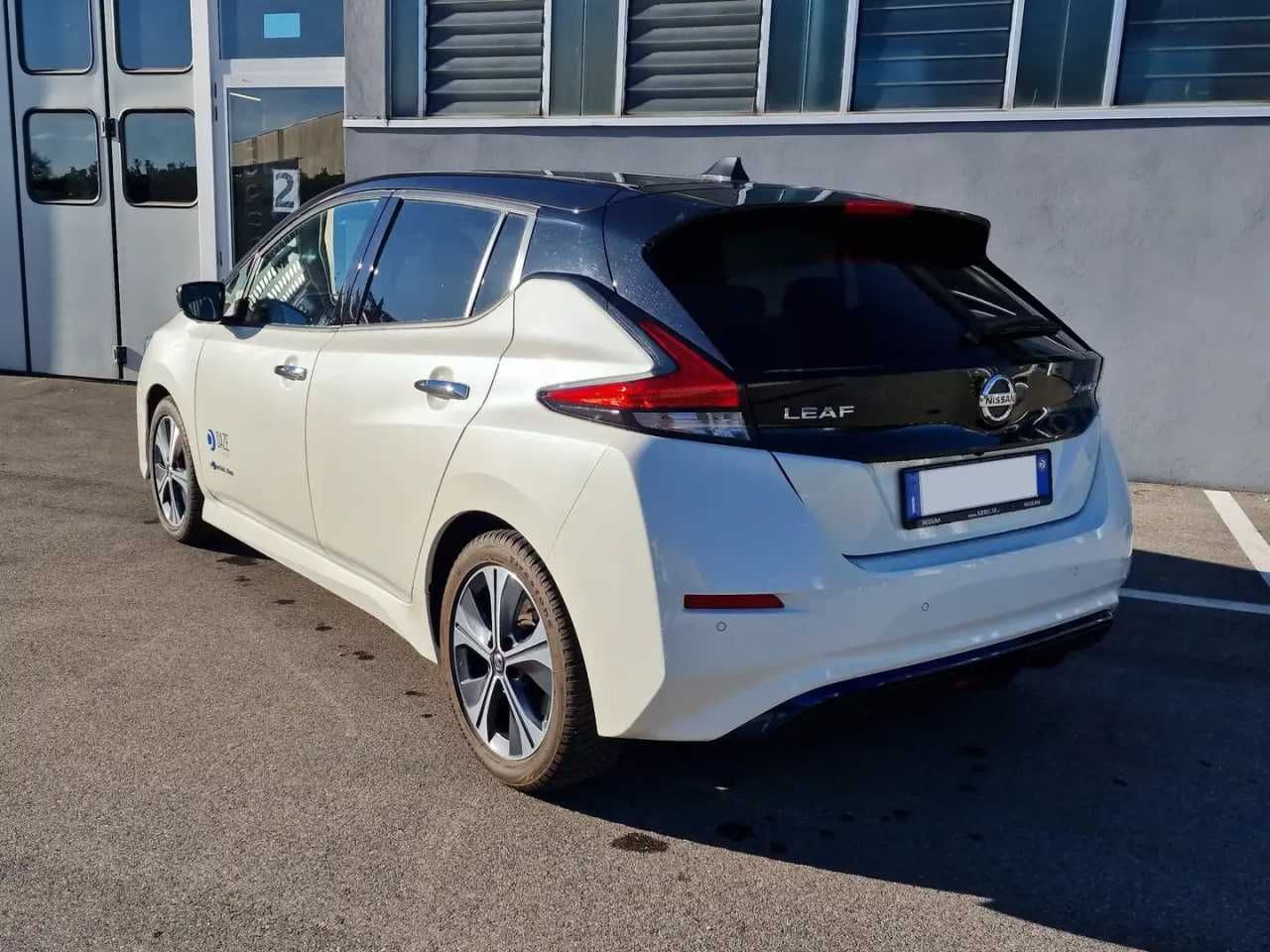 Разборка Nissan Leaf бампер Б/у автозапчастини