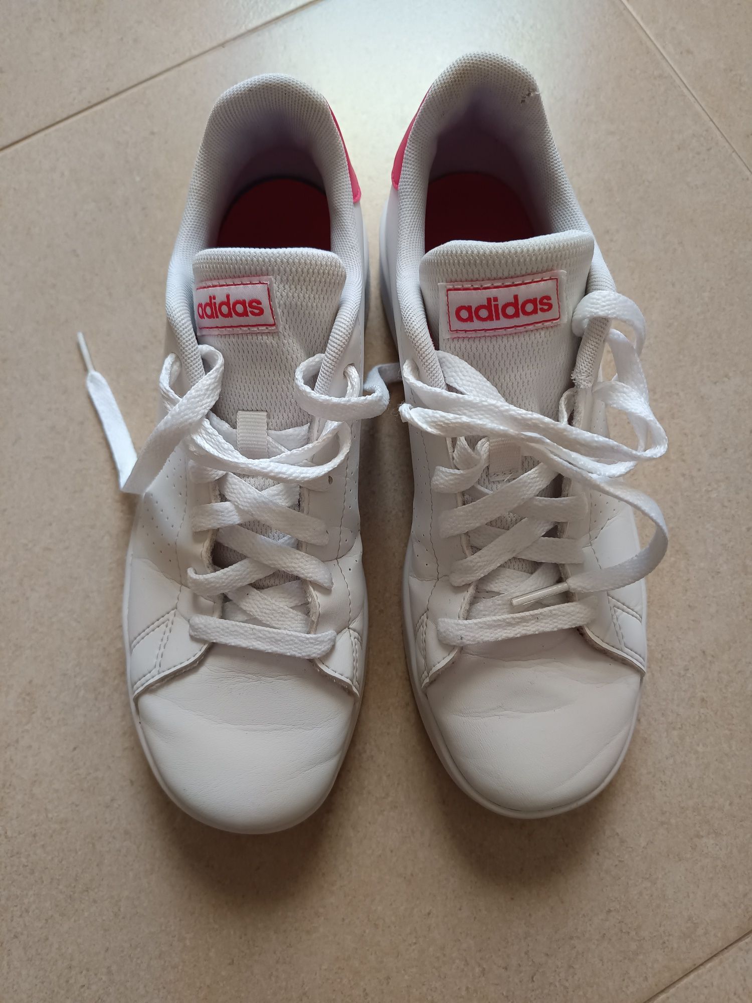 Tênis Adidas para senhora