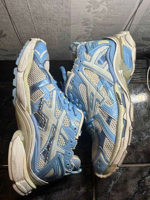 balenciaga runner light blue