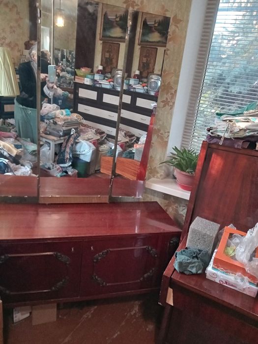 Продам трельж Руминский  1200 гр или тумбу отдельно -1000 гр.