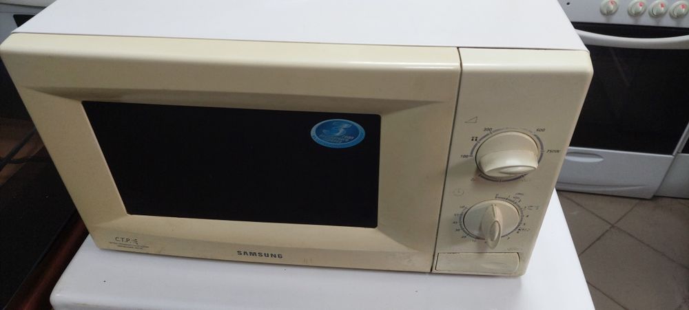 Мікрохвильова піч самсунг хороший дуже бренд.