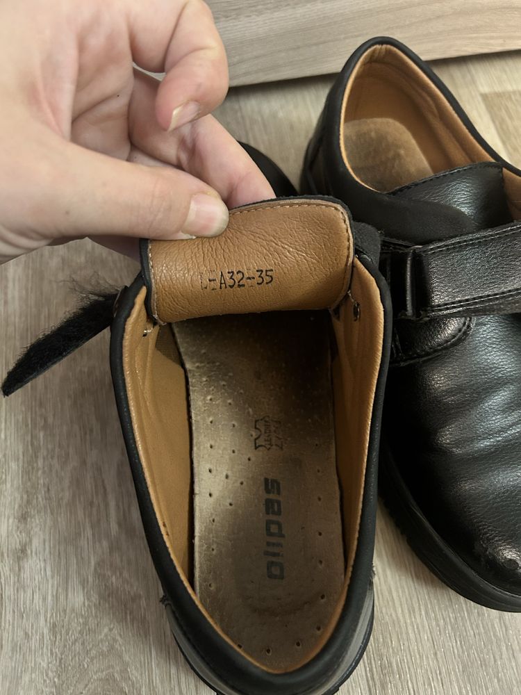 Продам туфлі для хлопчика р.35