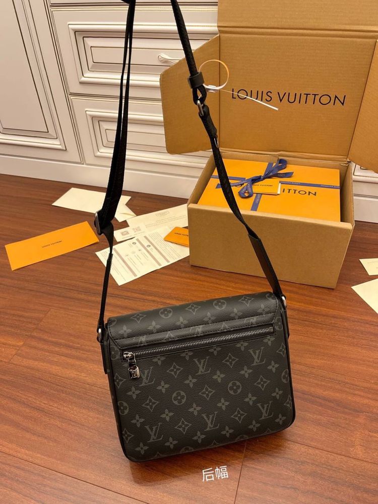 Сумка Louis Vuitton District