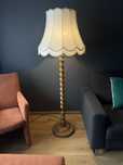Piękna lampa stojąca drewniana podłogowa z abażurem biała Vintage clas
