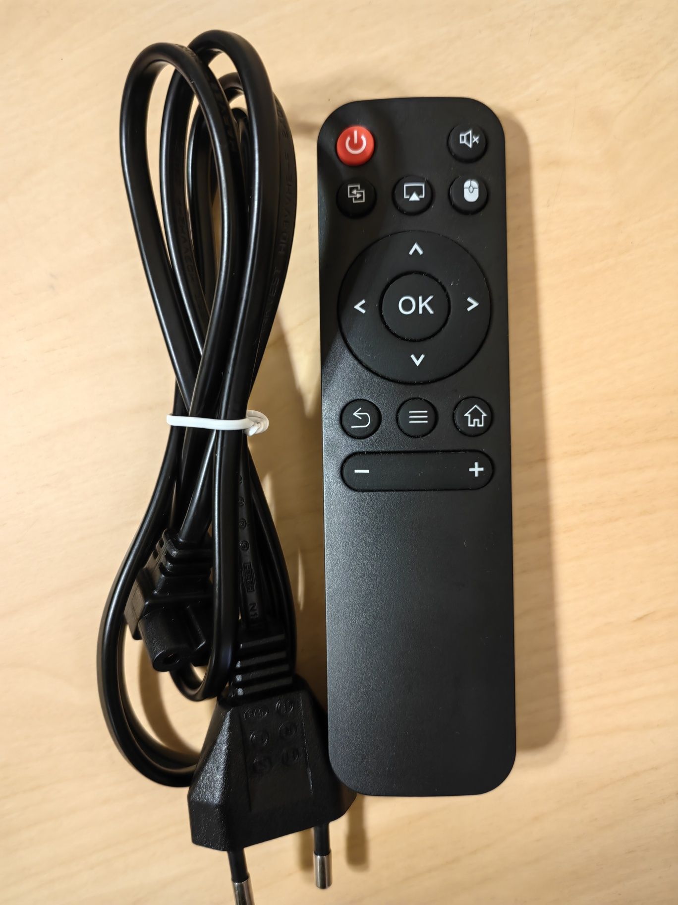 Projektor przenośny android TV smart, WiFi, BT,