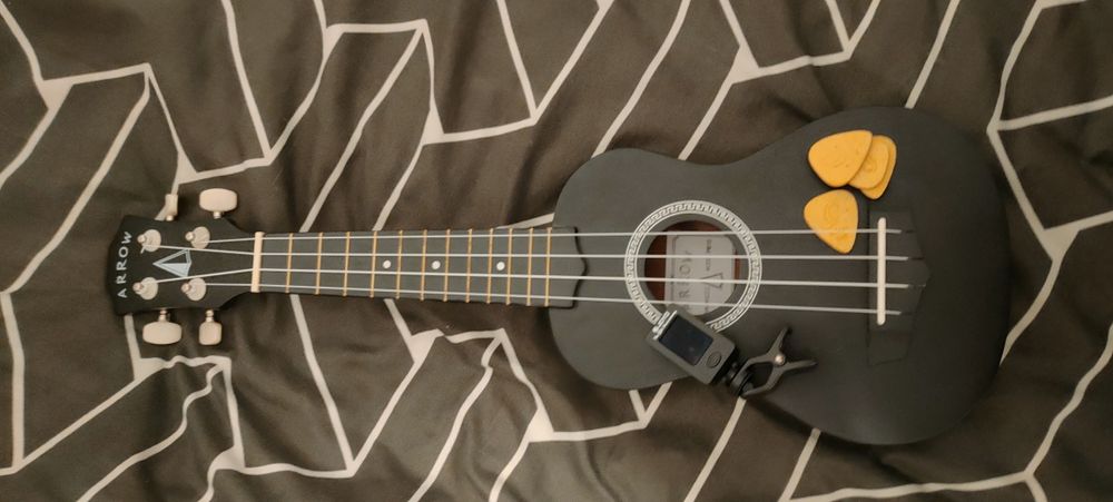 Ukulele ARROW PB10