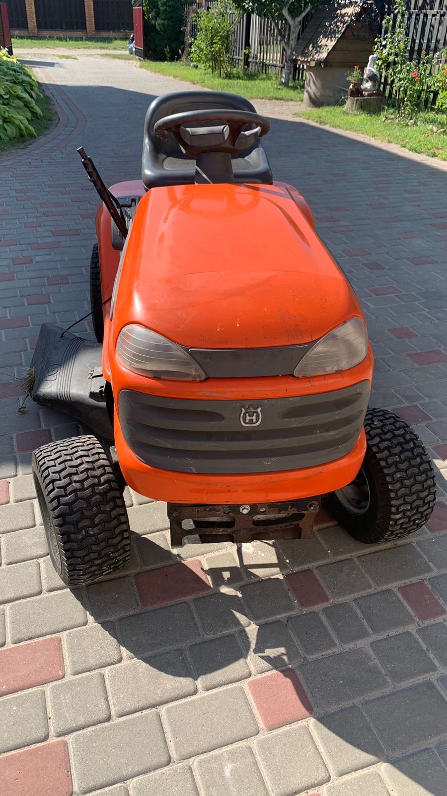 газонокосарка- трактор Husqvarna LT151