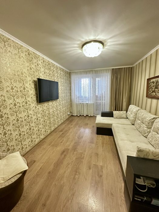 Продаж затишної 2 кімнатної квартири на Митниці