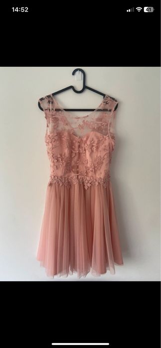 Elegancka sukienk z gipiura