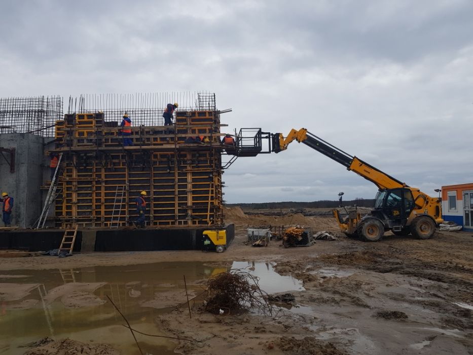 Usługi ładowarką teleskopową JCB MANITU MERLO