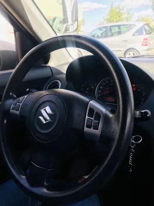 Suzuki Swift авто