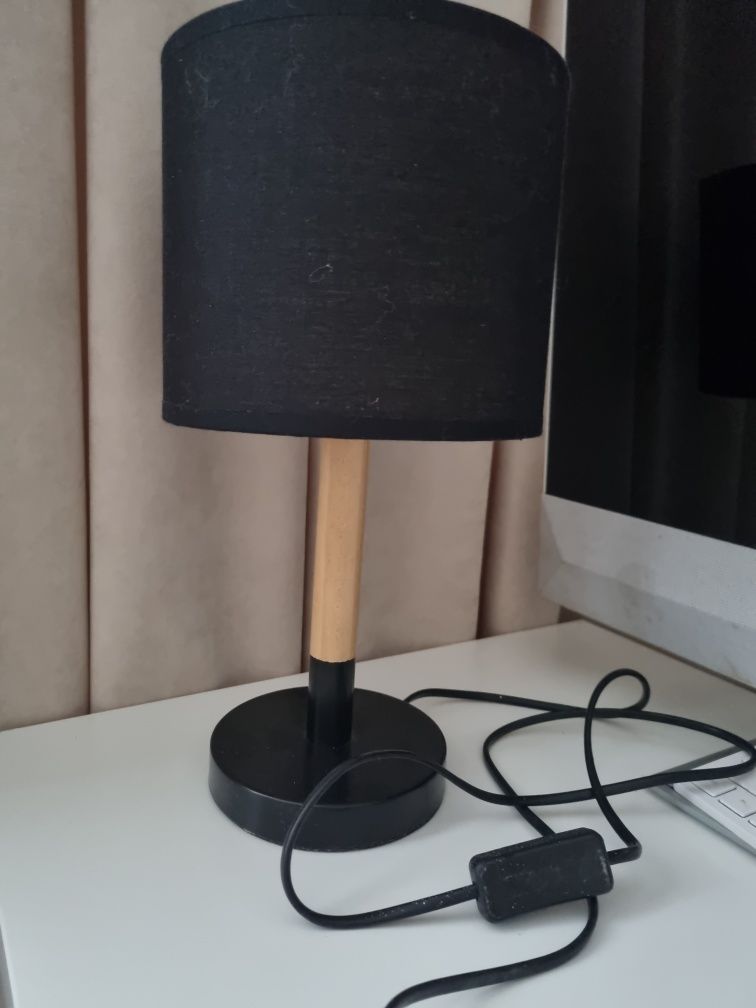 Lampka nocna w kolorze czarnym