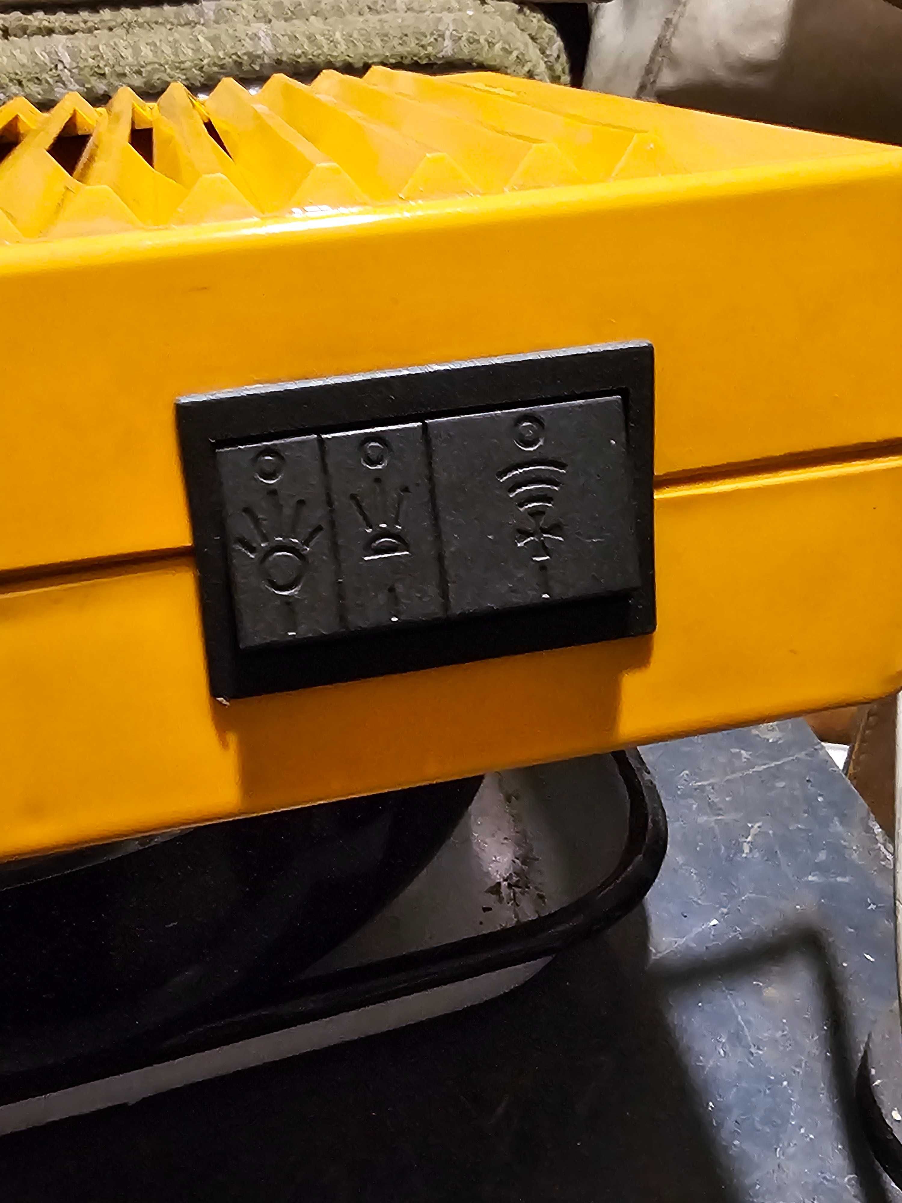 Grzejnik elektryczny, farelka.