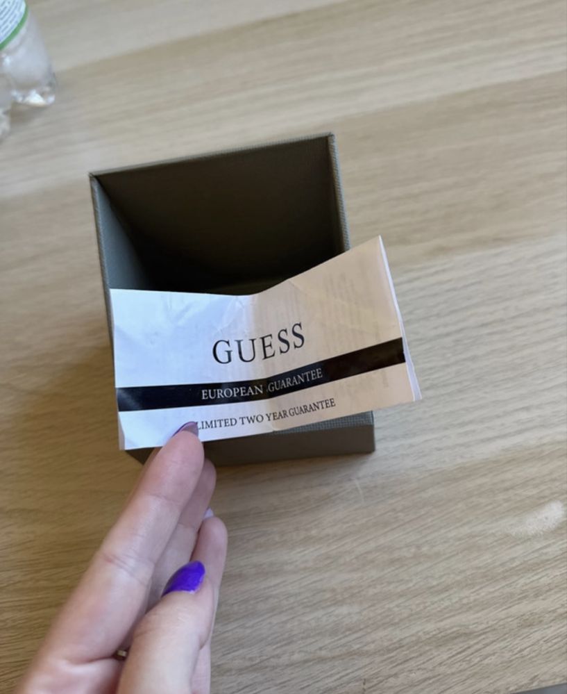 Zegarek analogowy z kryształkami Guess Aura GW0047L2