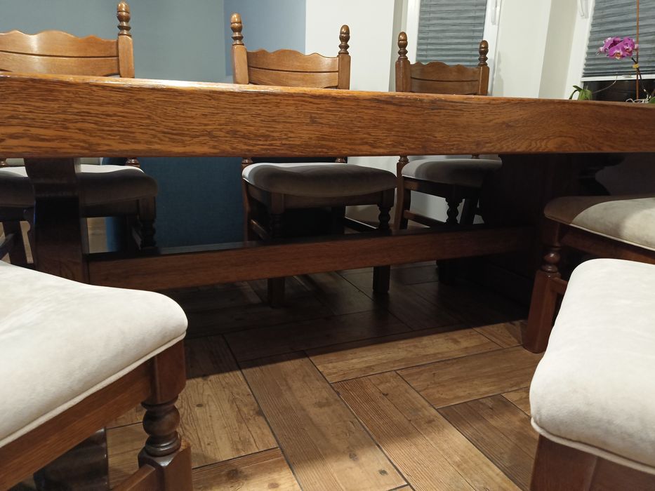 Stół dębowy lite  drewno 110x260 i 10 krzeseł