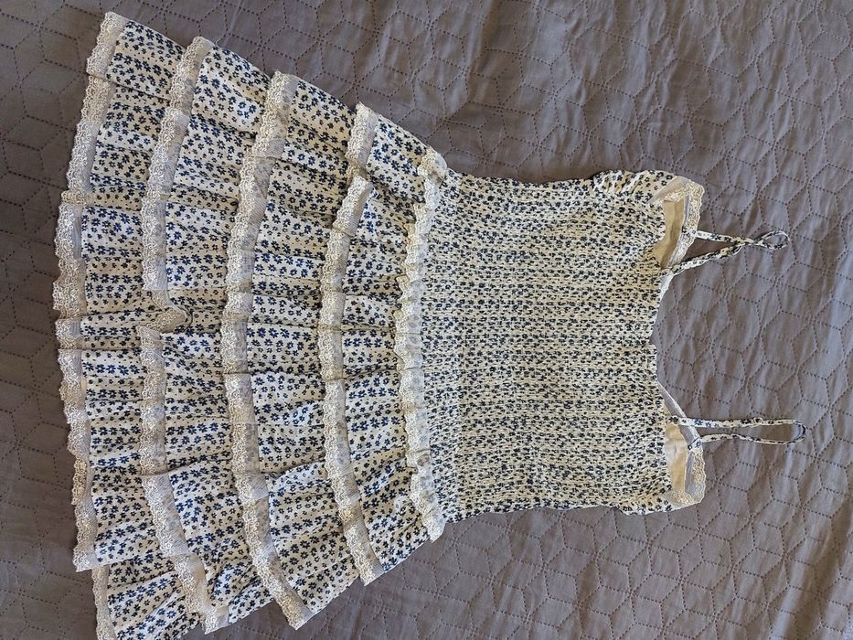 Літня сукня з рюшами