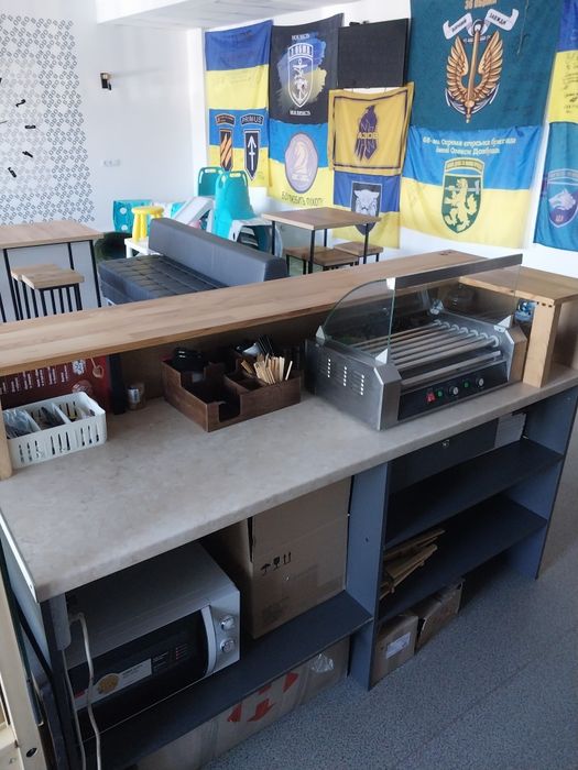 Барна стійка в хорошому стані.