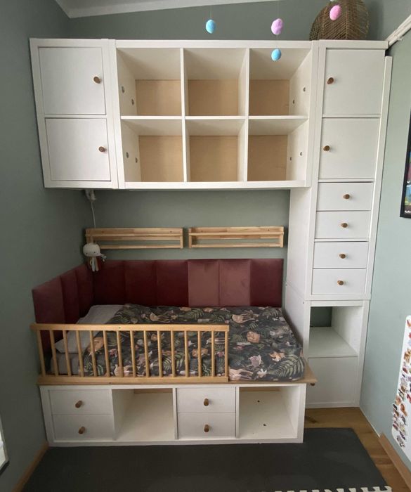 Białe łóżeczko dla dziecka 140x70 IKEA wraz z regałami KALLAX sklejka