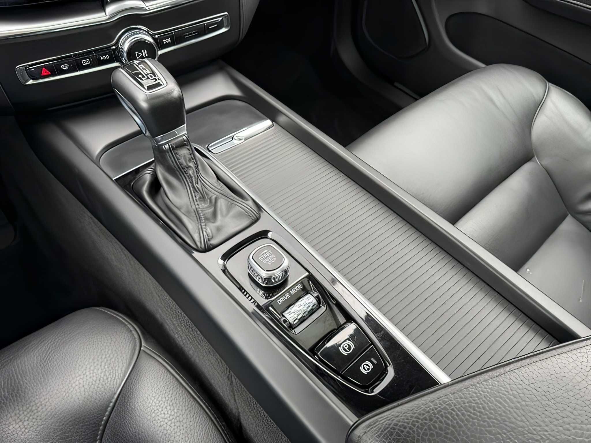 2020 Volvo XC60 T5 Momentum