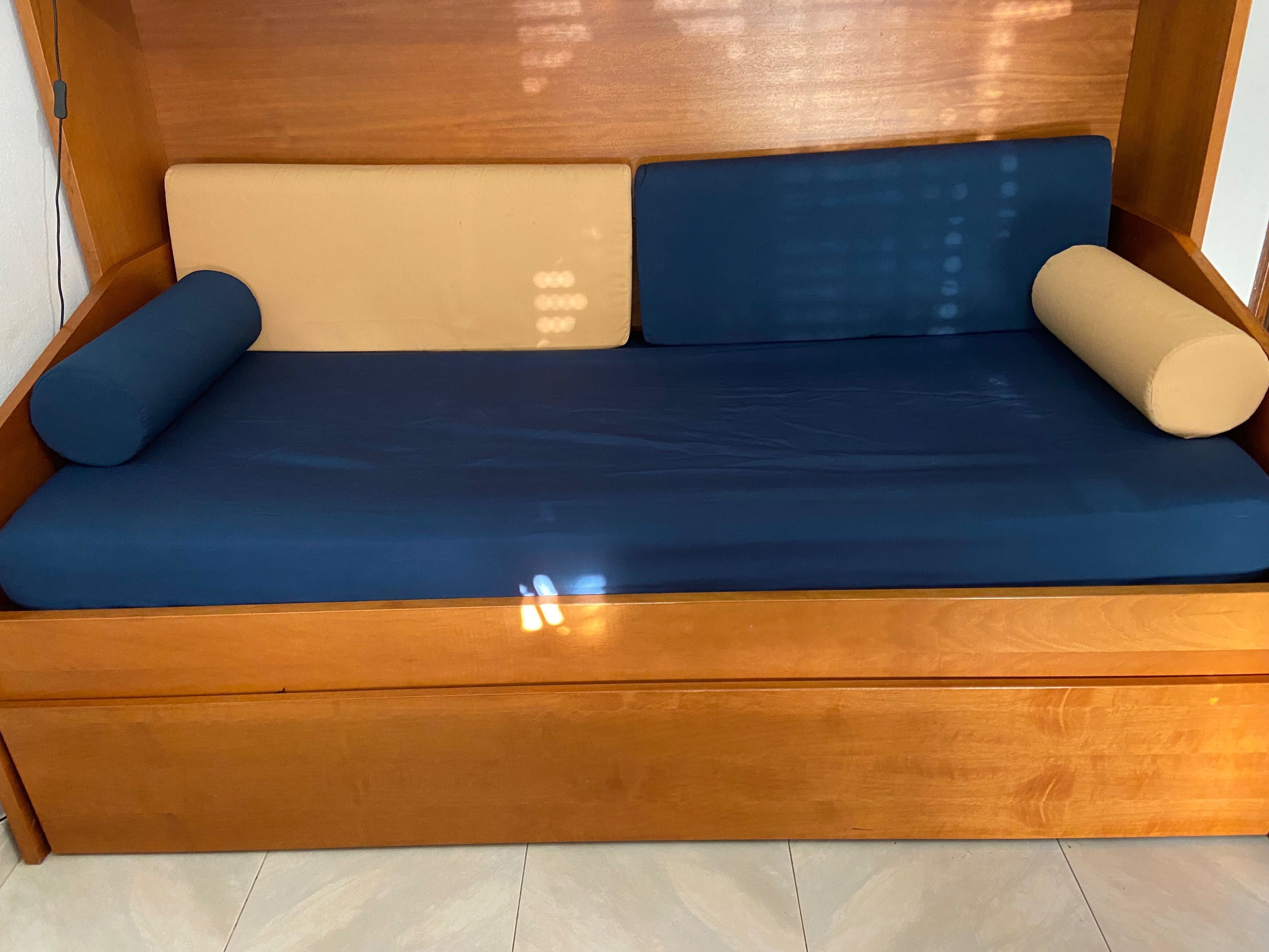 Estúdio de solteiro +cama dupla