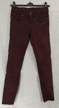 Burgundowe spodnie z przeszyciami C&A