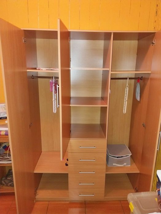 Roupeiro em bom estado