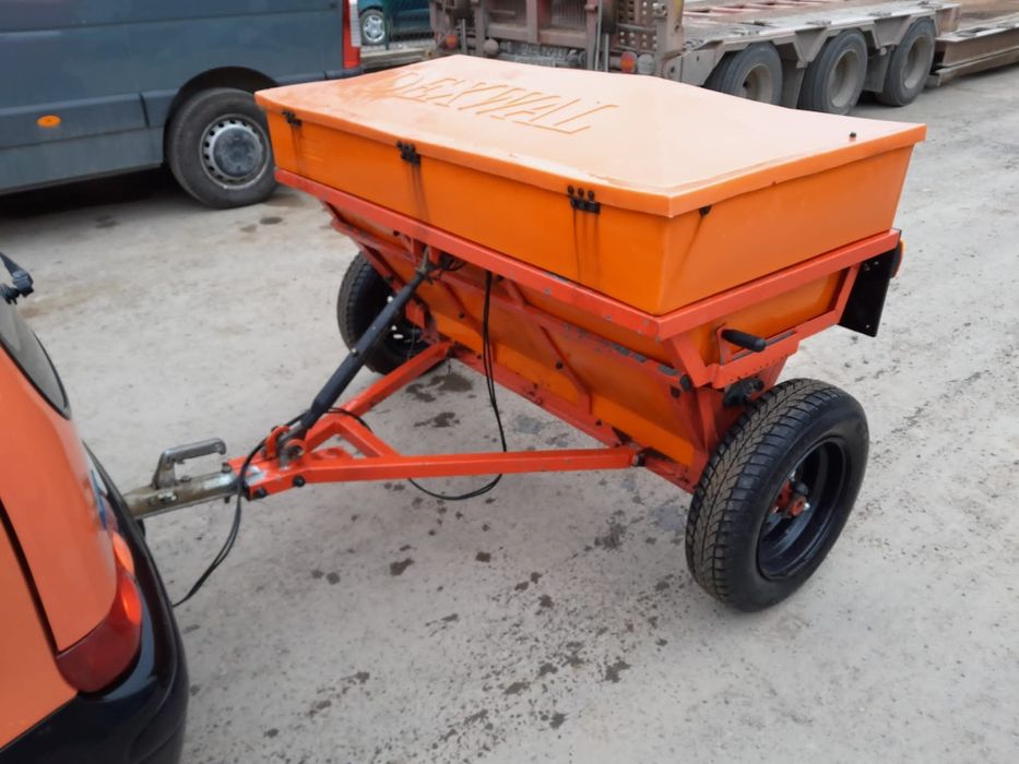 Siewnik piaskarka solarka dexwal do chodników i placów