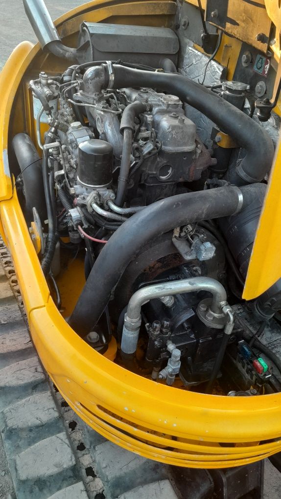 Мініекскаватор JCB