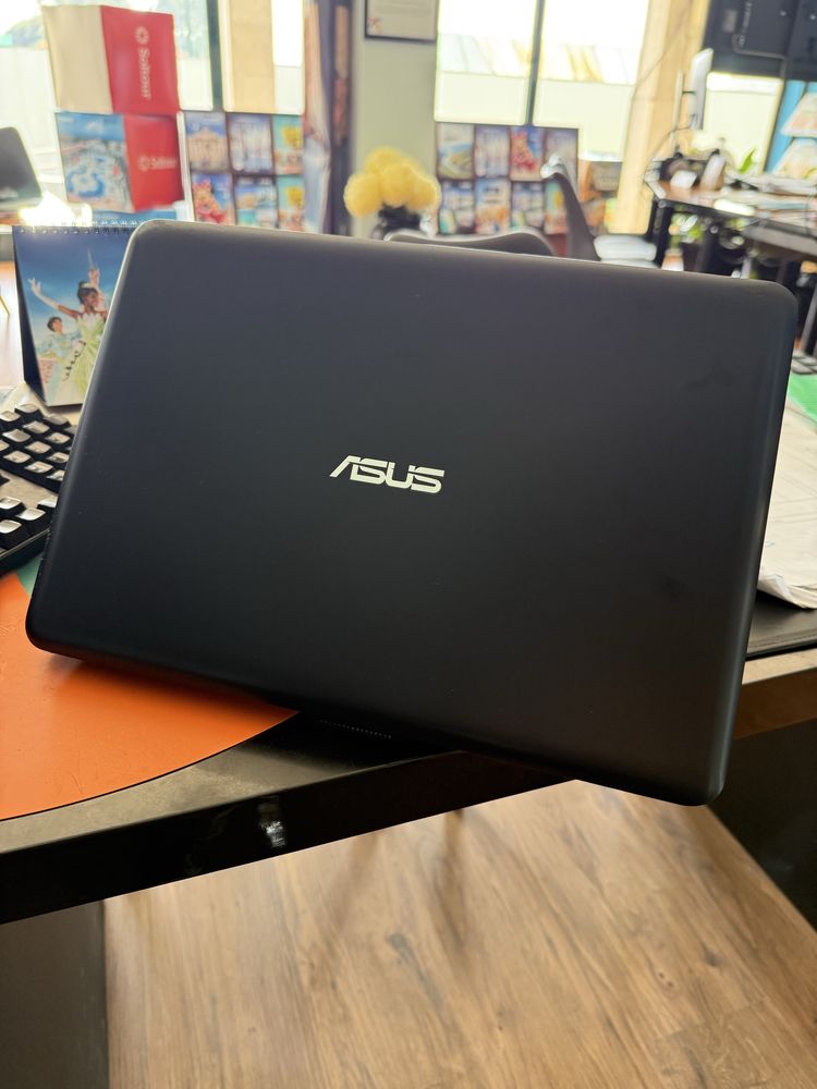 ASUS e402M Windows 11