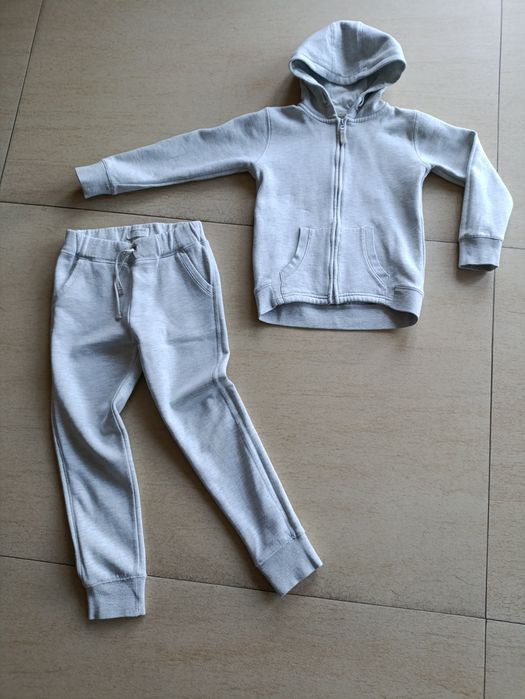 RESERVED Bluza spodnie spodenki dres komplet  rozm 122