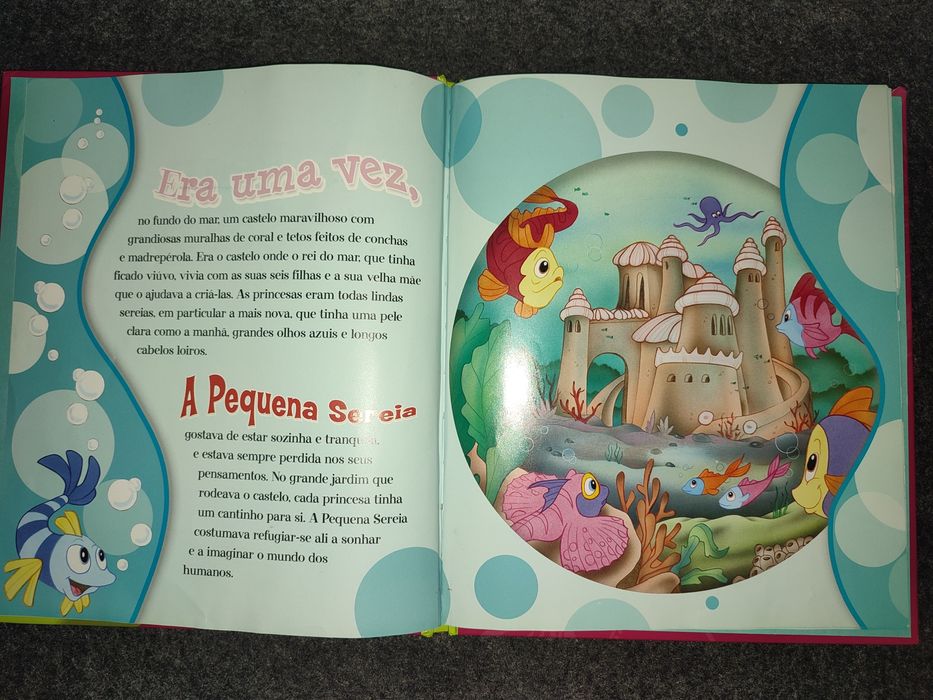 Livro A pequena sereia com DVD em muito bom estado