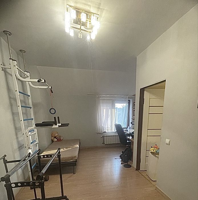 Напівособняк із загальним двориком