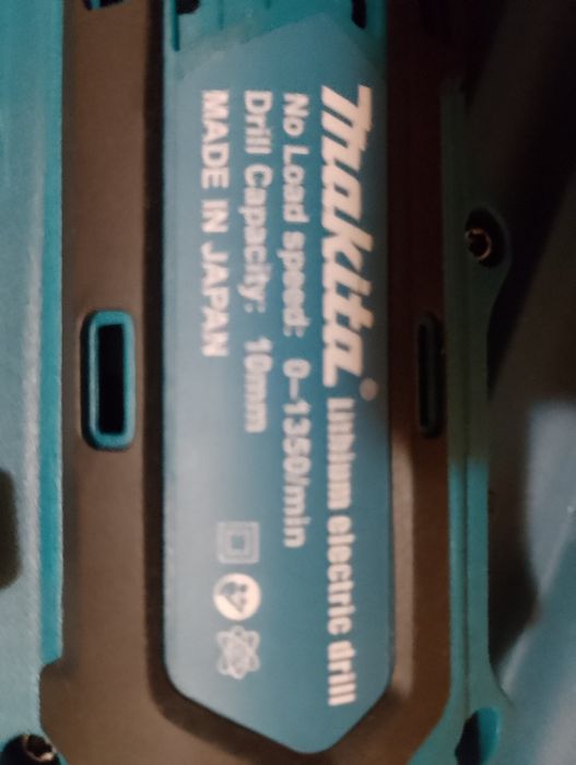 Акумуляторні болгарка, шуруповерт у кейсі, виробник Makita