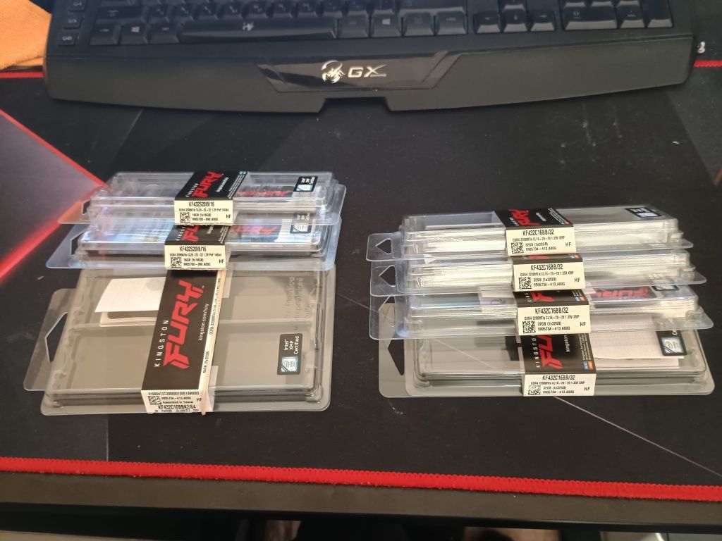 Продам Kingston Fury KF3200C16D4/32GX (предлагайте цену) + гарантия