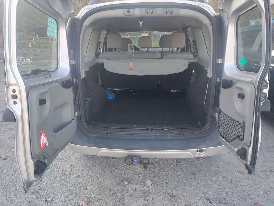 Дача Логан 2008 року