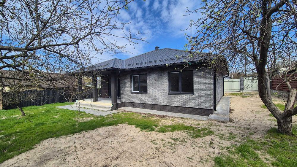 Одноповерховий будинок у Бучі з терасою та ділянкою 6 соток