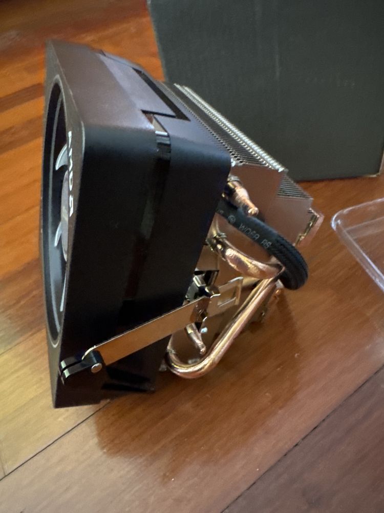 Dissipador Cooler AMD + Ventoinha RGB AMD - NOVO
