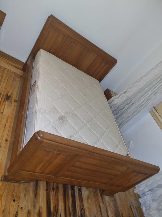 Mobilia de quarto 3 peças mais  colchão . Madeira dos anos 50s.