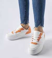 Białe buty z pomarańczowym akcentem Fournie 40