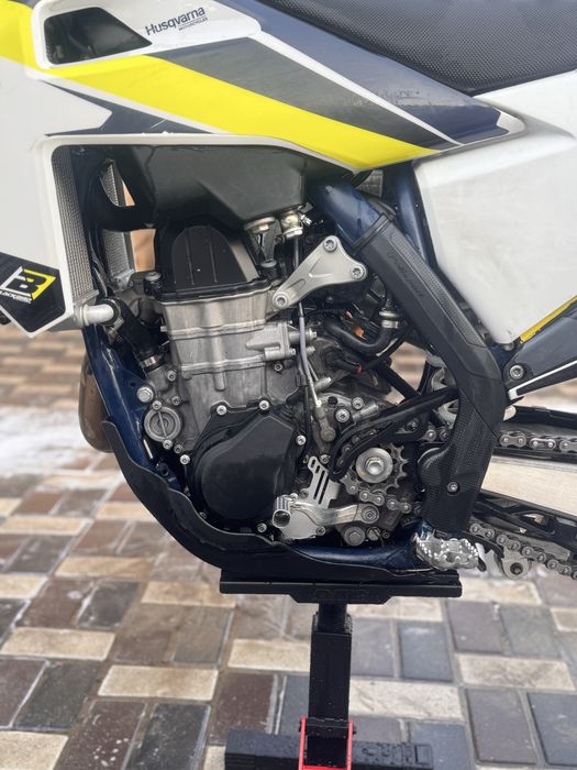 Продам мотоцикл (Кросс) Husqvarna fc450 2019