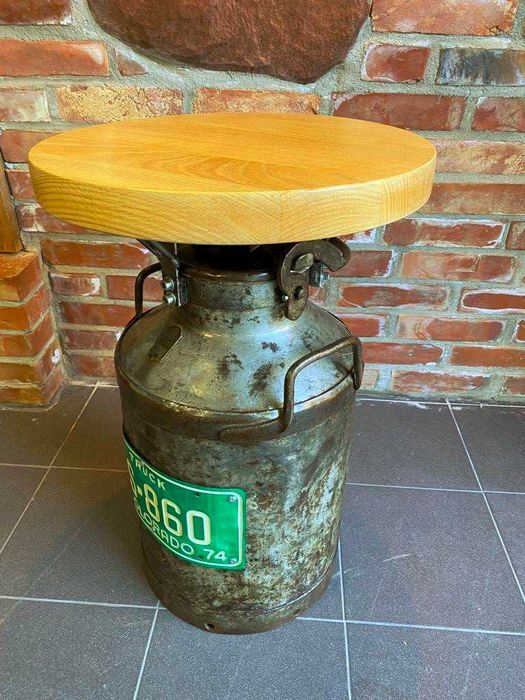 Stół kawowy, ekspozycyjny, antyk, industrialn