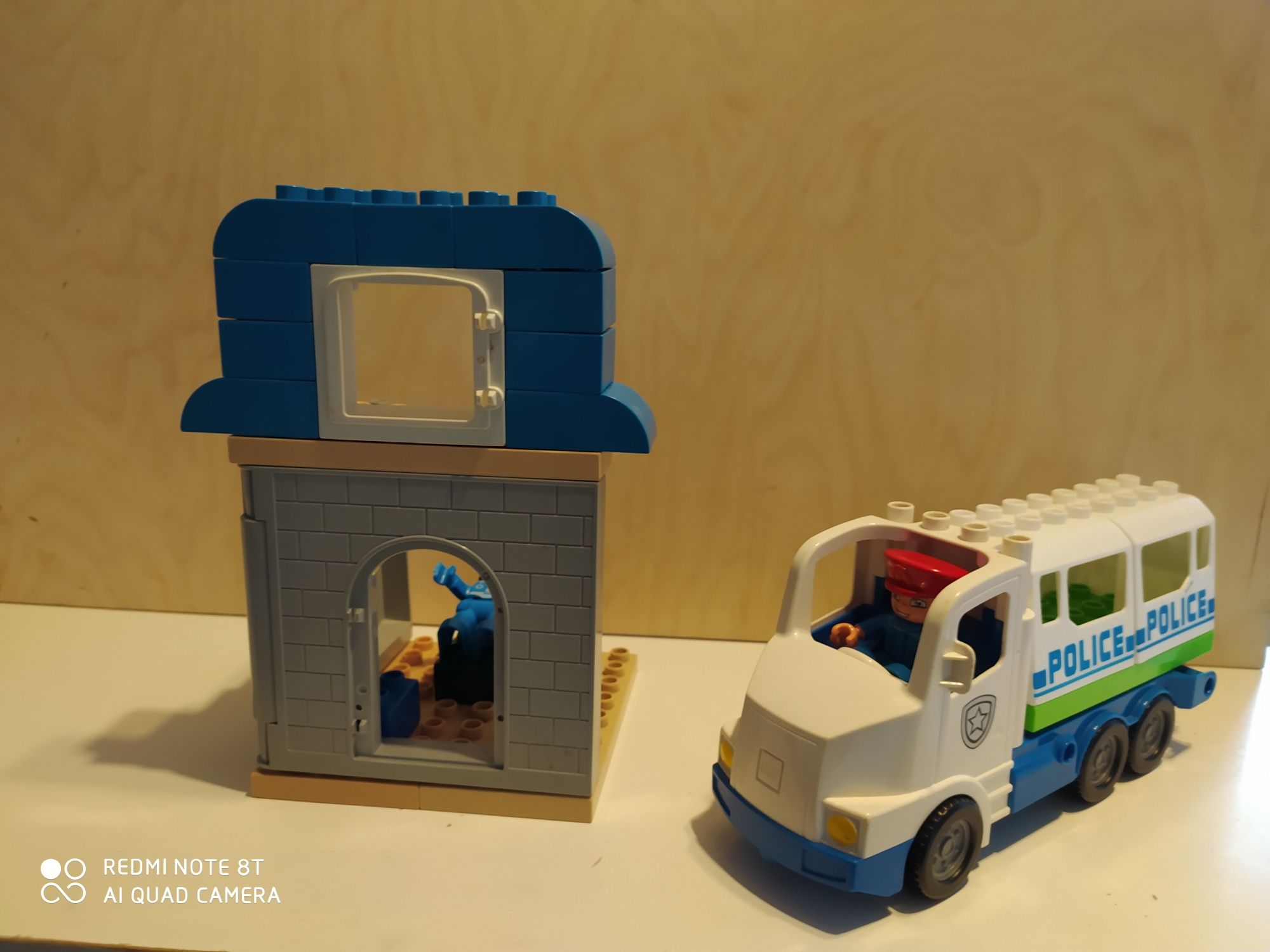 Komisariat policji klocki ala lego duplo i pojazd duplo