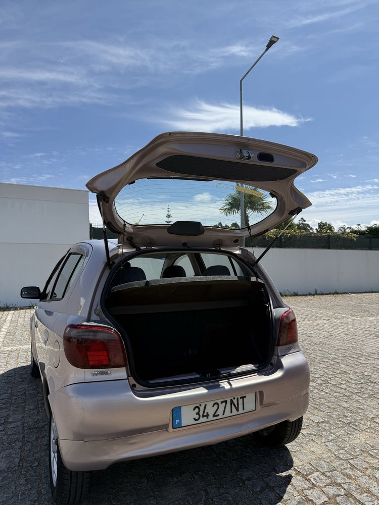 Carro Toyota Yaris VVT-I