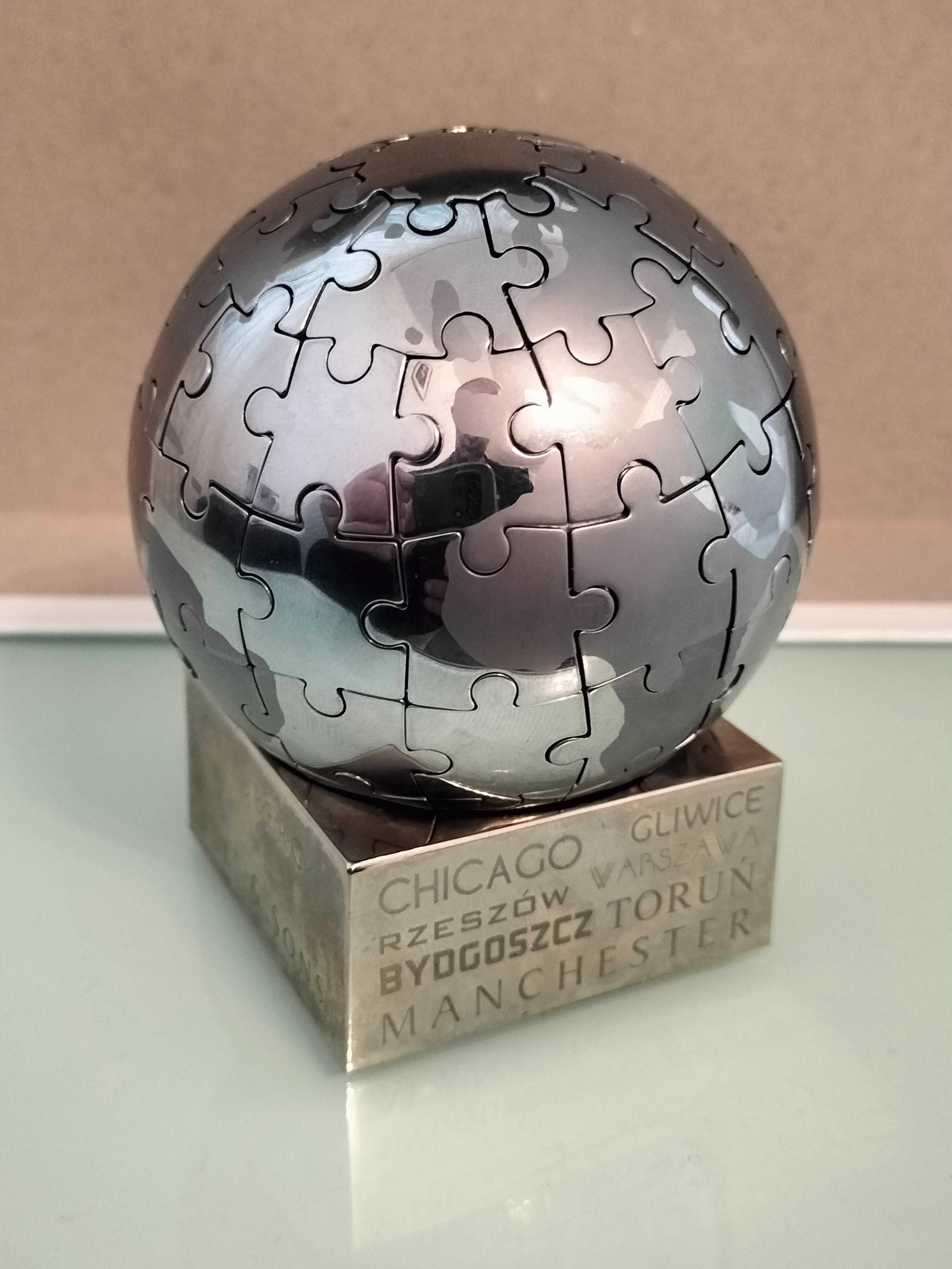 Metalowe magnetyczne puzzle w kształcie globu