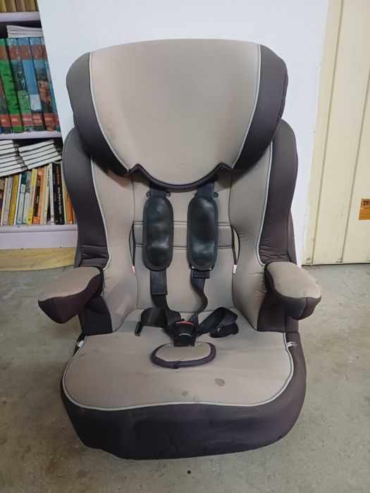 Cadeira auto para criança cinza claro e escuro