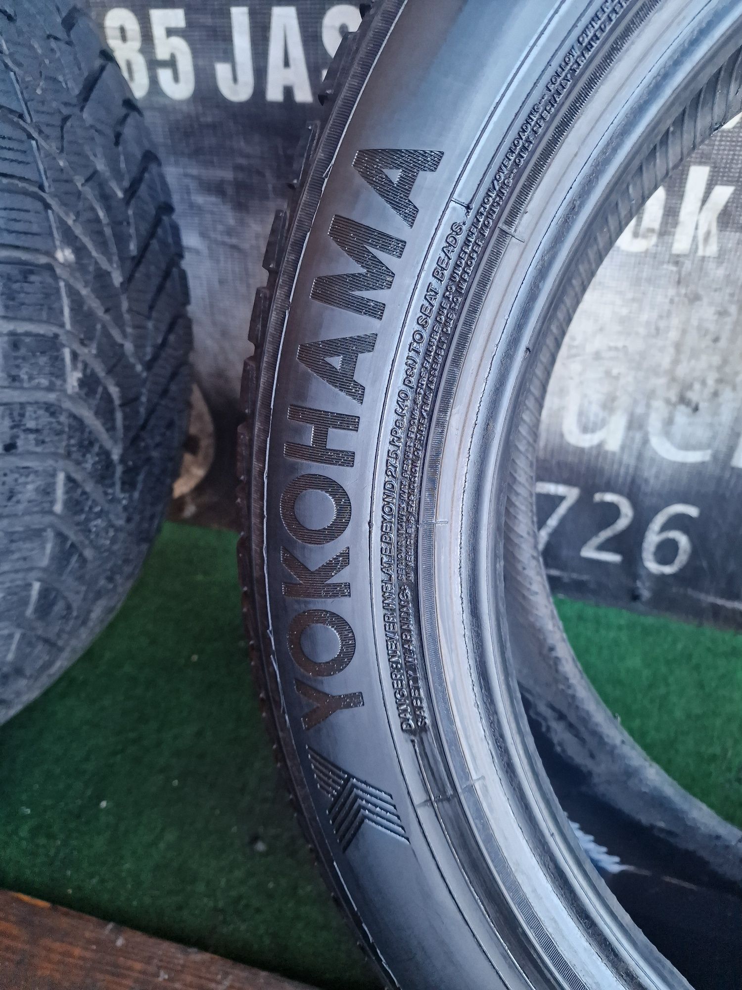 Opony zimowe 235/55/20 Yokohama Para