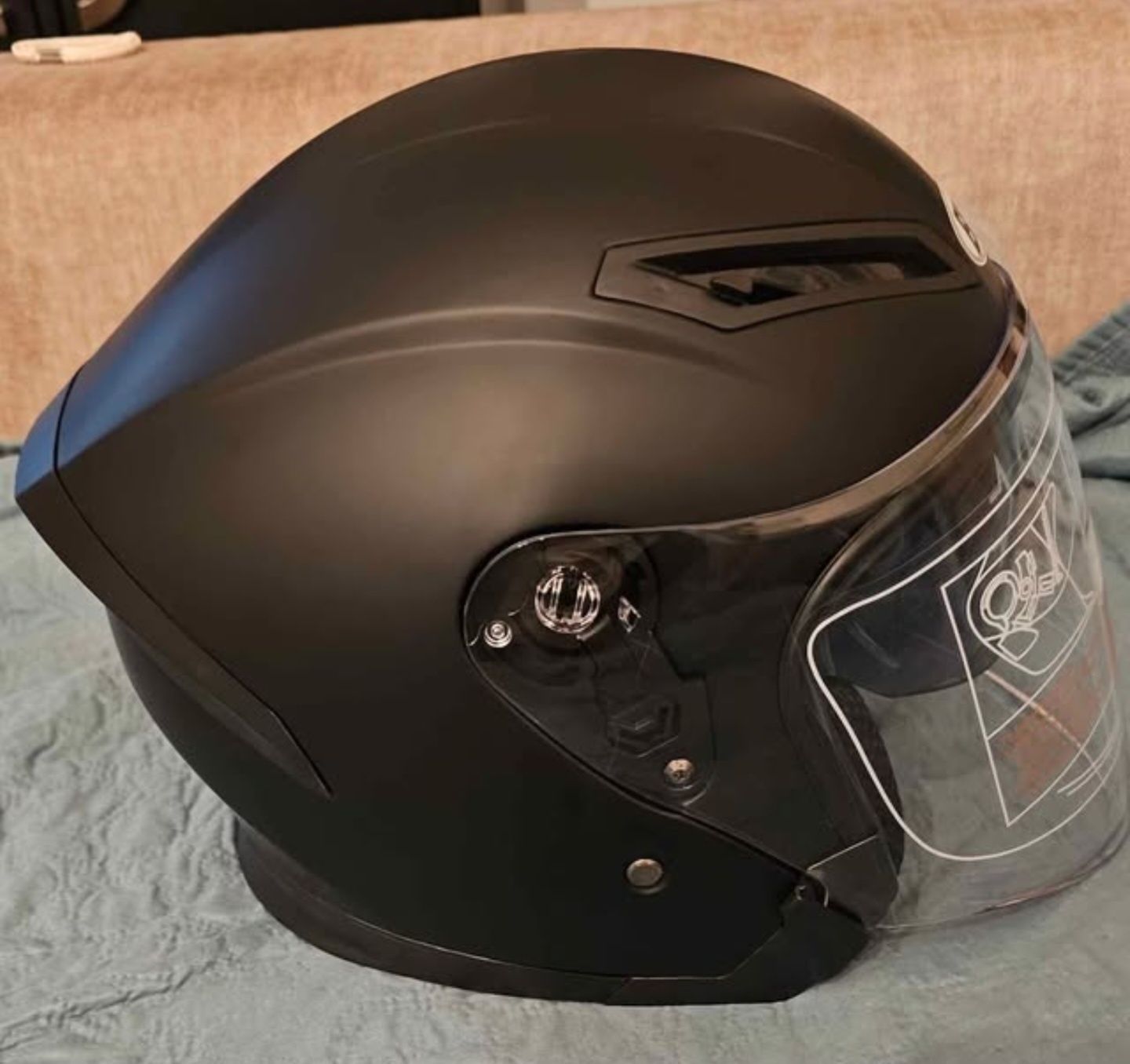 Capacetes de moto novos com viseira solar
